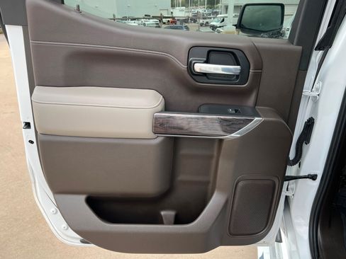Used 2021 Chevrolet Silverado 1500 LTZ w/ Technology Package AWD/4WD image 18