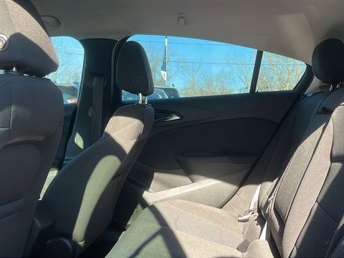 Used 2017 Chevrolet Cruze LT image 22