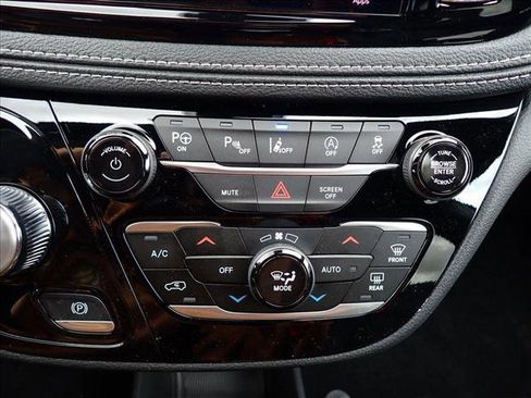 New 2025 Chrysler Pacifica Select image 21