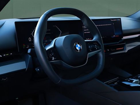 Used 2025 BMW 530i RWD image 33