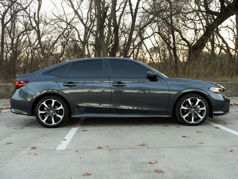 Used 2025 Honda Civic Sport image 10