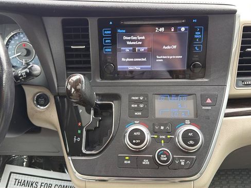 Used 2017 Toyota Sienna XLE w/ XLE Navigation Package FWD image 22