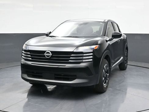 Certified 2025 Nissan Kicks SV image 9