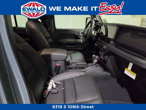 New 2025 Jeep Gladiator Sport image 12