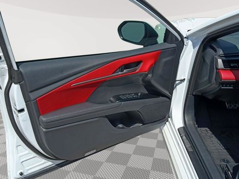 Used 2025 Toyota Camry XSE FWD image 9