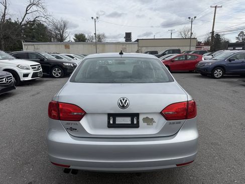 Used 2012 Volkswagen Jetta SE FWD image 4
