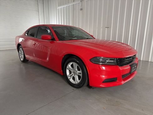 Used 2019 Dodge Charger SXT image 1
