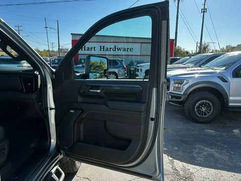 Used 2024 GMC Sierra 2500 AT4 image 20