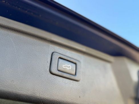 Used 2015 Subaru Outback 2.5i Limited AWD/4WD image 9