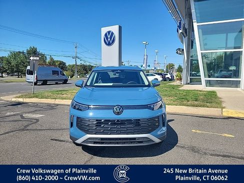 New 2025 Volkswagen Tiguan SE image 2