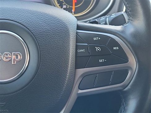 Used 2019 Jeep Cherokee Limited image 22