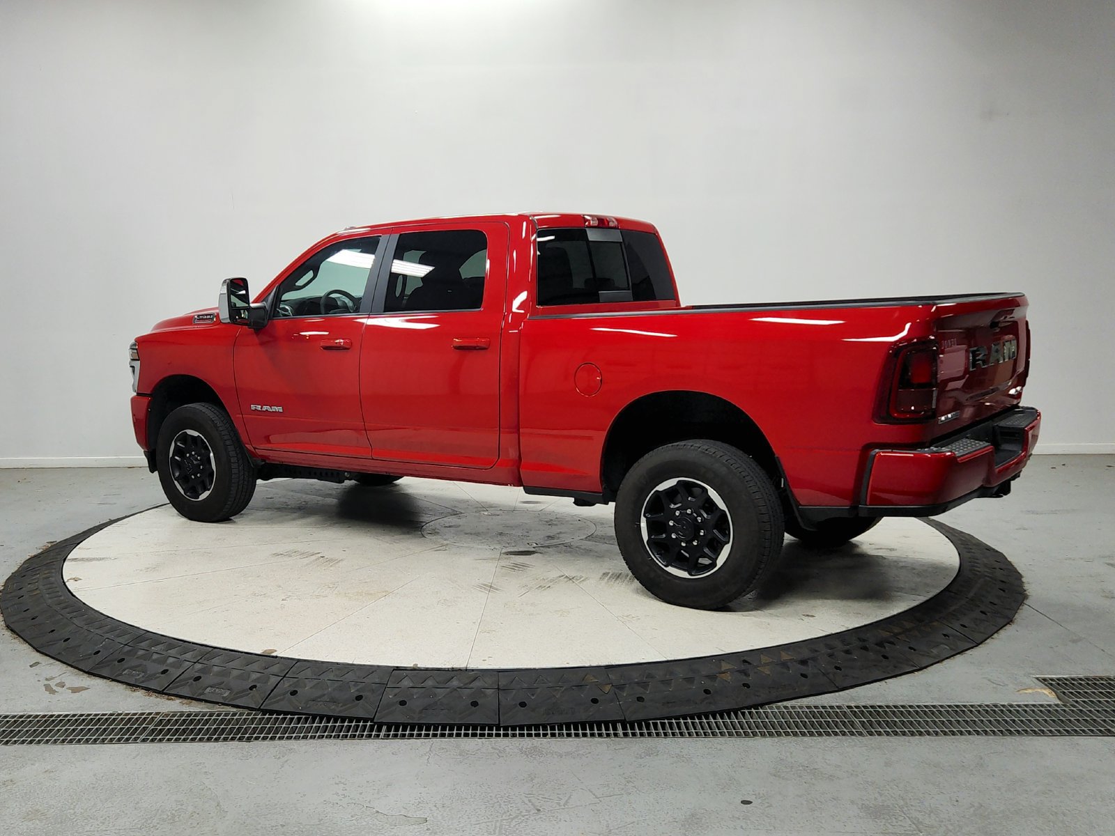 Used 2026 RAM 2500 Laramie AWD/4WD image 6