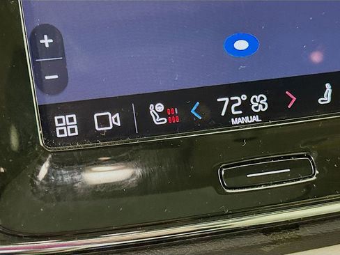 Used 2023 Volvo XC40 B5 Ultimate w/ Protection Package Premier image 27