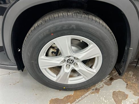 Used 2023 Toyota Highlander L image 25