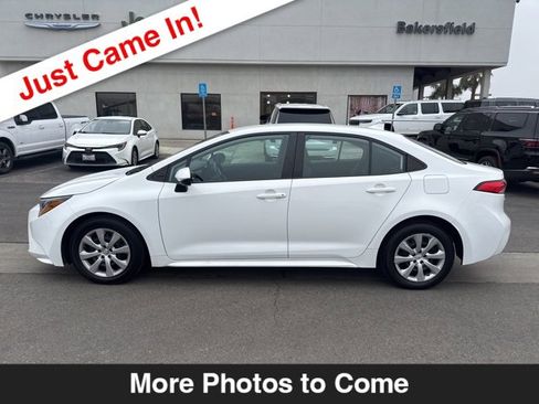 Used 2023 Toyota Corolla LE image 2