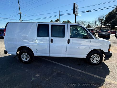 Used 2017 Chevrolet Express 2500 image 4