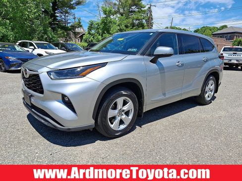 Used 2021 Toyota Highlander LE AWD/4WD image 1