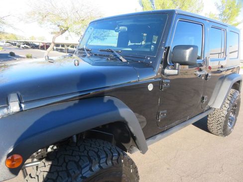 Used 2009 Jeep Wrangler Unlimited Rubicon w/ Dual Top Group image 8