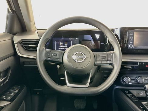 Used 2025 Nissan Kicks S FWD image 18