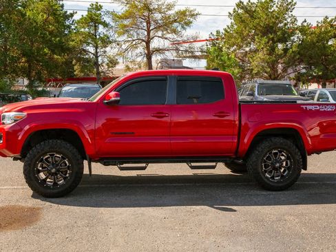 Used 2017 Toyota Tacoma TRD Sport w/ Premium & Technology Package AWD/4WD image 8