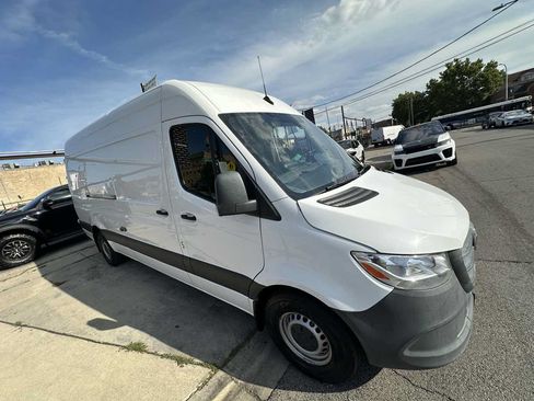 Used 2022 Mercedes-Benz Sprinter 2500 image 11
