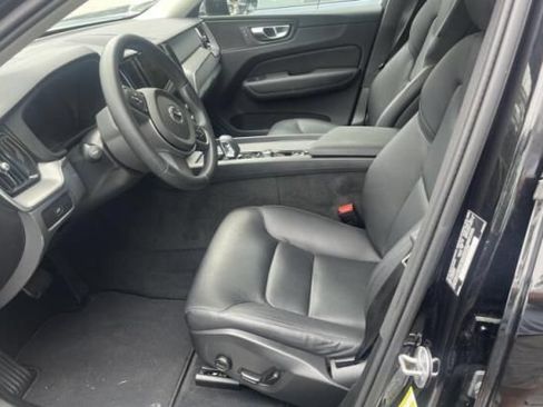 Used 2025 Volvo XC60 B5 Core AWD/4WD image 10