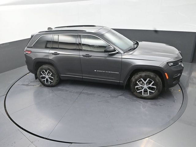 Used 2024 Jeep Grand Cherokee Limited AWD/4WD image 12
