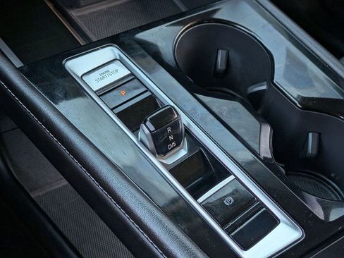 Used 2024 Volkswagen Atlas SE image 18