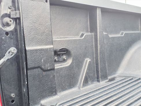 Used 2015 Nissan Frontier SV image 17