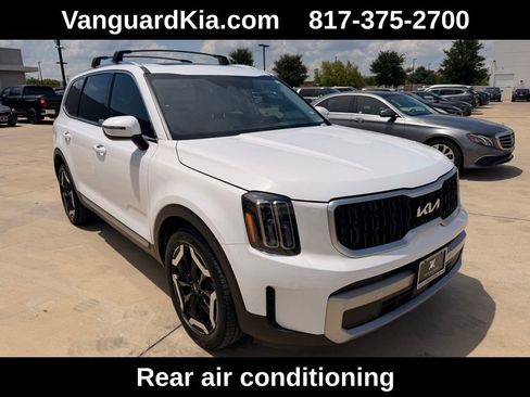 Used 2023 Kia Telluride EX w/ EX Captain's Chair Package FWD image 5