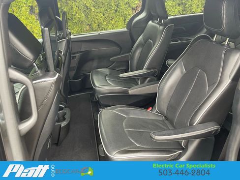 Used 2019 Chrysler Pacifica Limited w/ Advanced Safetytec Group image 45