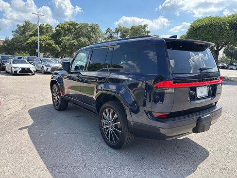 Used 2025 Lexus GX 550 w/ Accessory Package (2T) AWD/4WD image 3