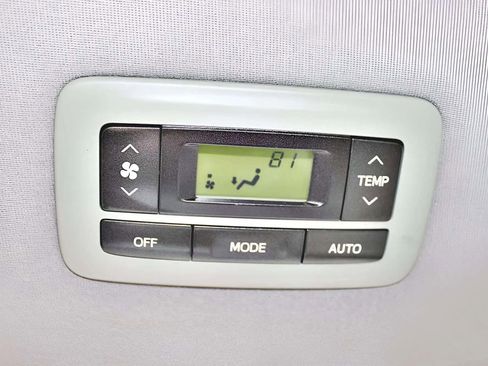 Used 2011 Toyota Sienna Limited w/ LTD Navigation Pkg image 32