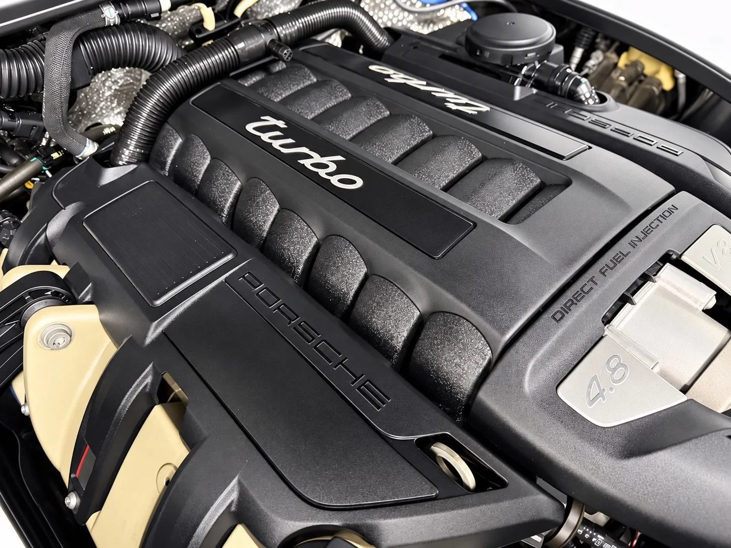 Used 2016 Porsche Cayenne Turbo AWD/4WD image 30