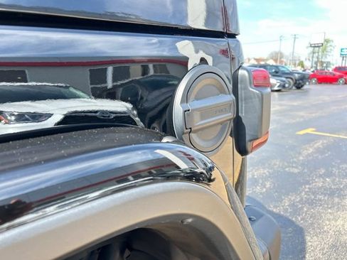 Used 2025 Jeep Wrangler Unlimited Sahara image 23