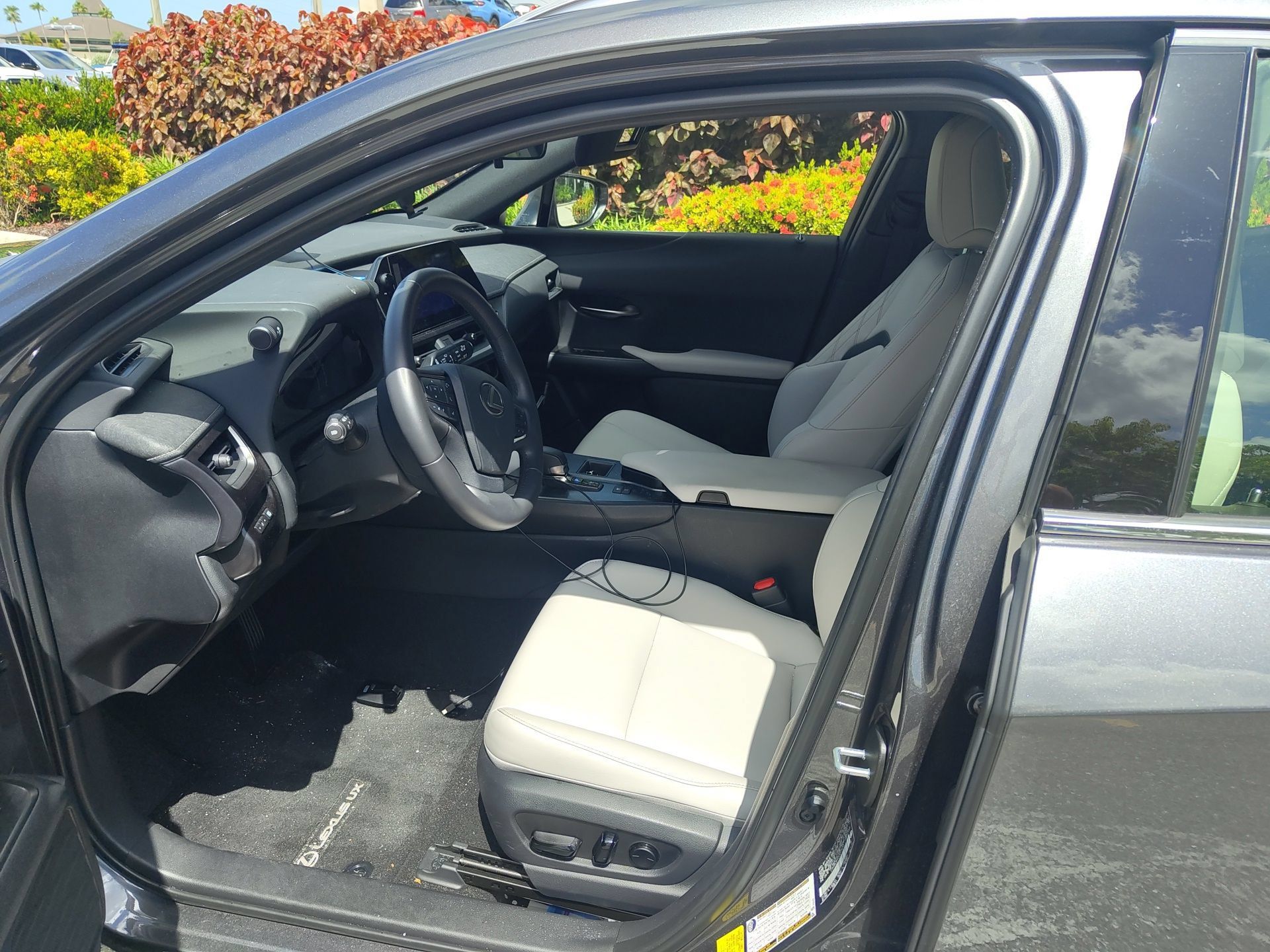 Used 2025 Lexus UX 300h FWD w/ Accessory Package (Z2) image 14