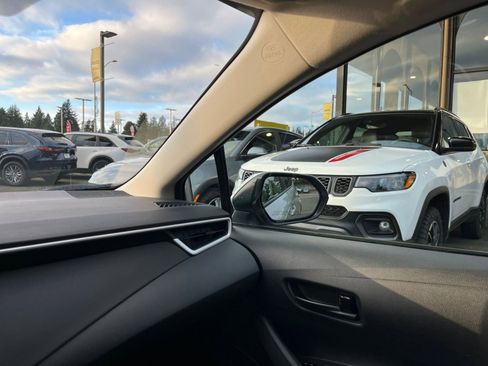 Used 2025 Toyota Corolla LE image 35