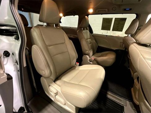Used 2019 Toyota Sienna XLE Premium image 25