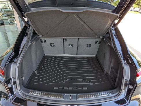 Certified 2025 Porsche Macan image 22