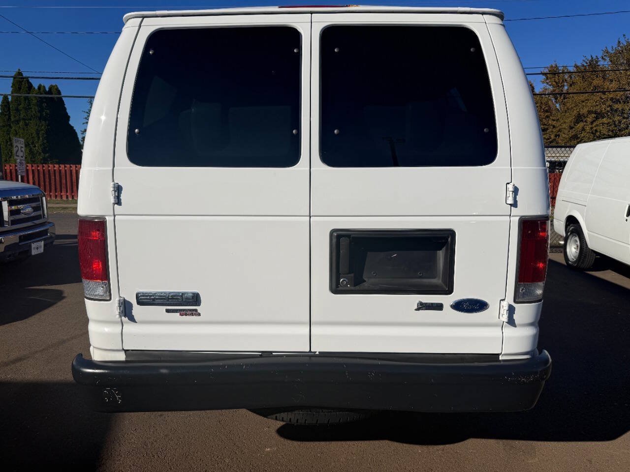 Used 2009 Ford E-350 and Econoline 350 XL RWD image 9