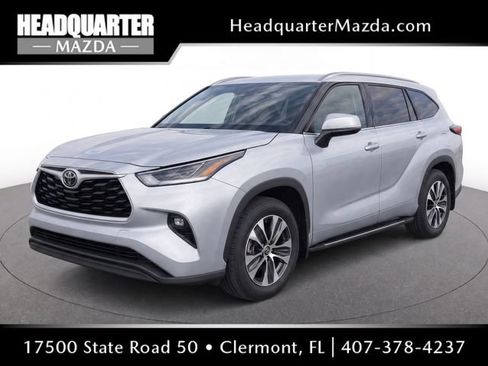 Used 2023 Toyota Highlander XLE FWD image 1