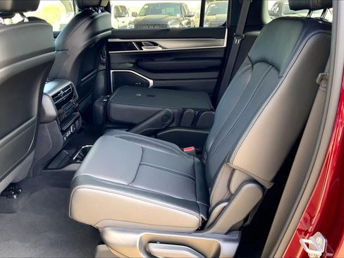 New 2026 Jeep Grand Wagoneer Limited w/ Convenience Group I AWD/4WD image 20