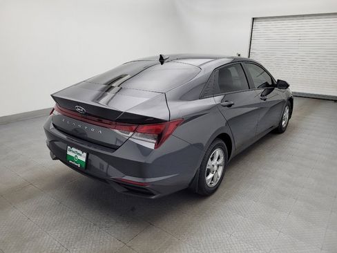 Used 2022 Hyundai Elantra SE image 9