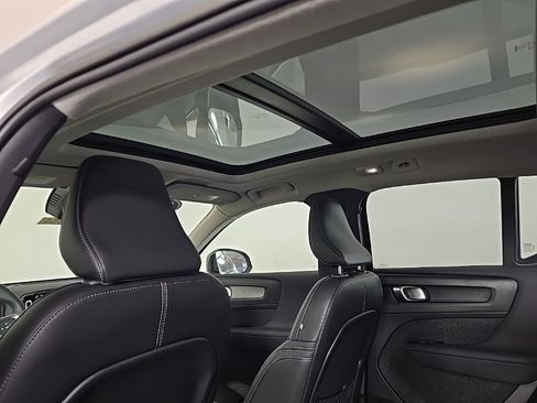 Used 2023 Volvo XC40 B5 Plus w/ Protection Package Premier image 18