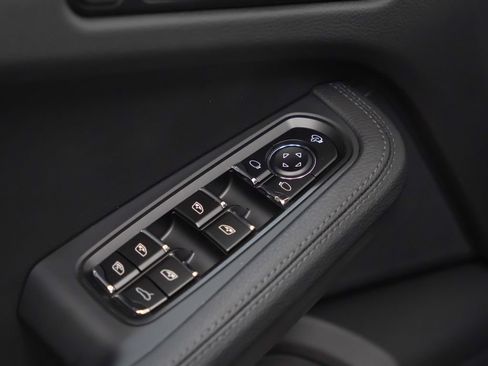 Certified 2026 Porsche Macan AWD/4WD image 23