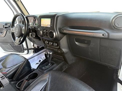 Used 2018 Jeep Wrangler Unlimited Sahara image 21