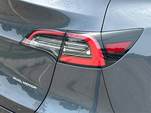 Used 2020 Tesla Model Y Long Range image 31