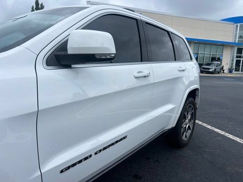 Used 2018 Jeep Grand Cherokee Limited AWD/4WD image 13