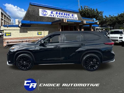 Used 2023 Toyota Highlander XSE AWD/4WD image 3