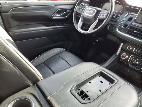 Used 2024 GMC Yukon SLT image 9